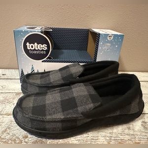 Men’s Totes Checkered Memory Foam Slippers - NIB